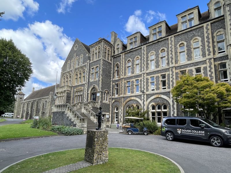 Wunderschönes College